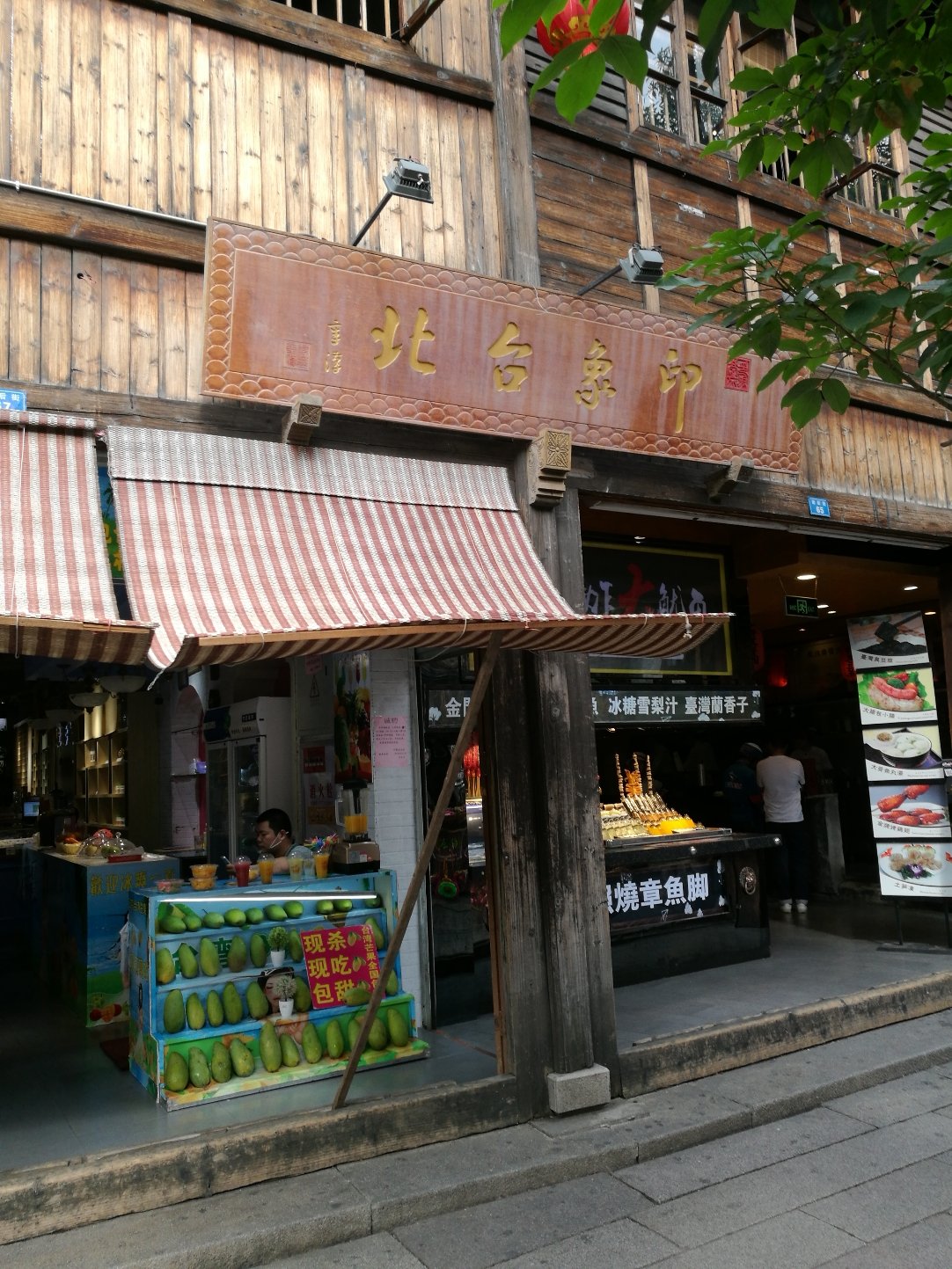 福建省福州市鼓楼区南后街步行街靠近三坊七巷